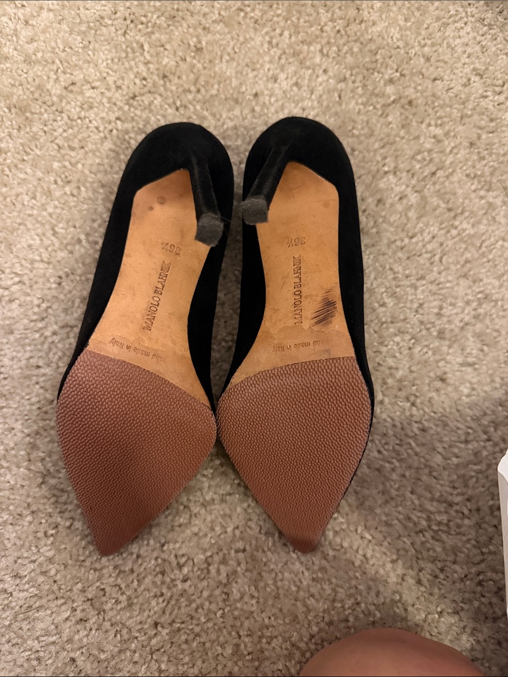 Stunning Manolo’s -Classic Black Pointed-Toe Stiletto Pumps - Women's Dress Heel - Picture 3 of 3